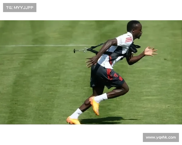 拜仁球星马内伤愈回归训练 全面恢复备战新赛季展现状态